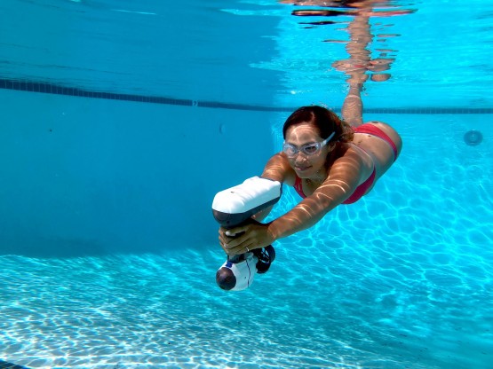swim-jet-snorkel-pool-woman.jpg