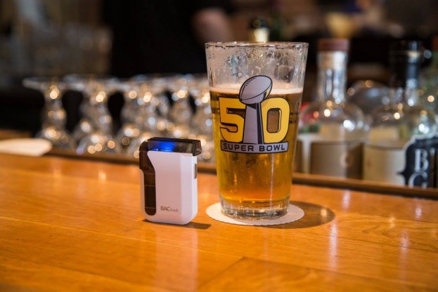 bactrack-mobile-pro-the-smartphone-breathalyzer-beer-bar.jpg