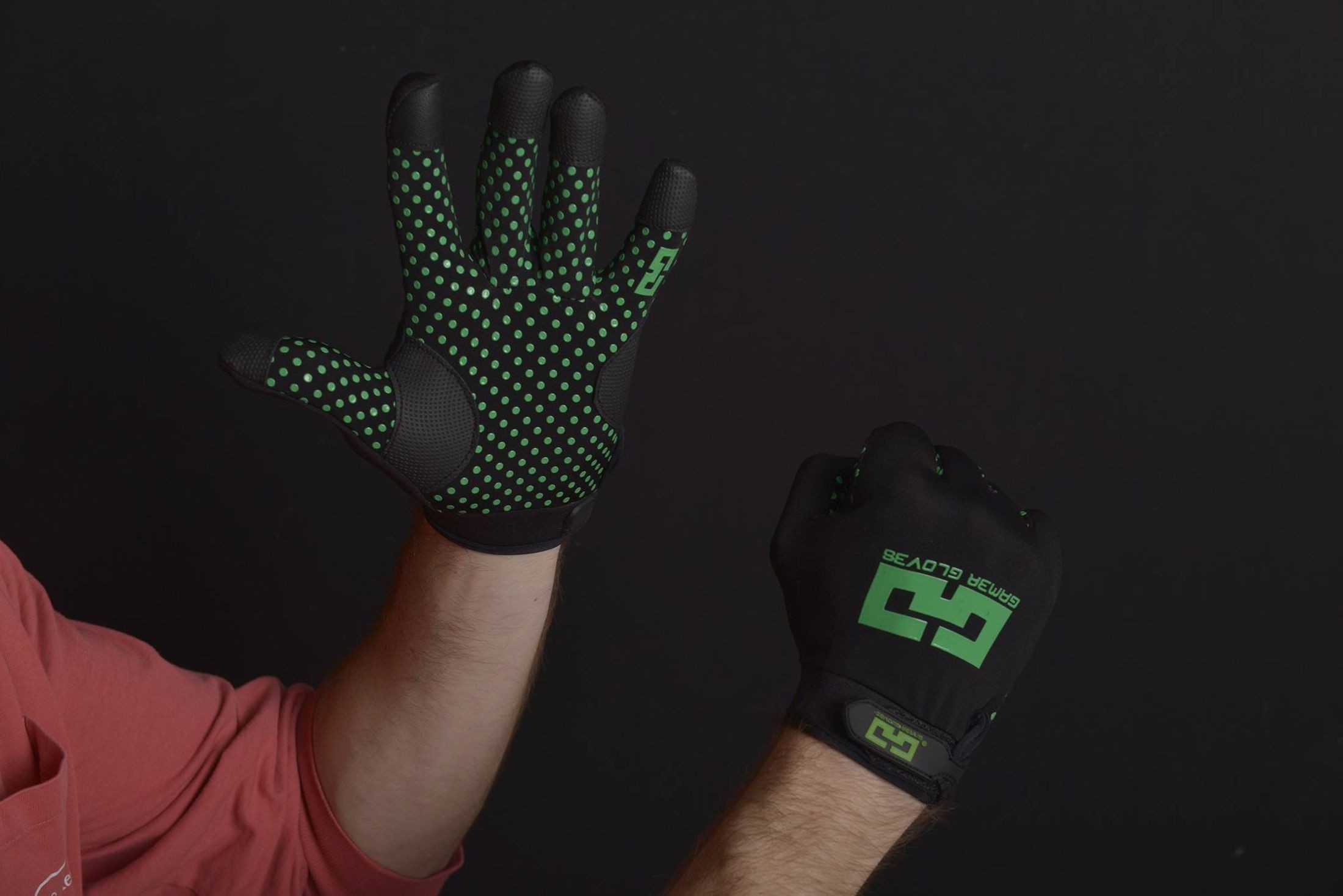 Перчатки игры купишь. Перчатки виртуальной реальности. Умные перчатки. VR перчатка. Hi-fun перчатки.
